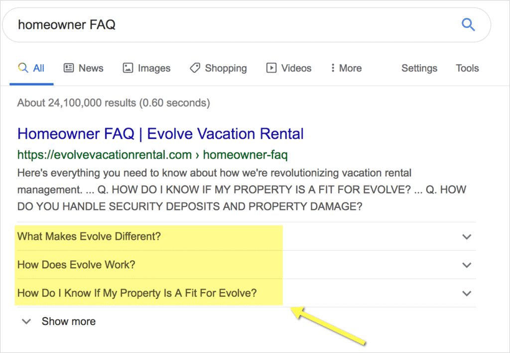 Kết quả tìm kiếm Google có khối FAQPage với ba câu hỏi gập mở ngay dưới đoạn mô tả